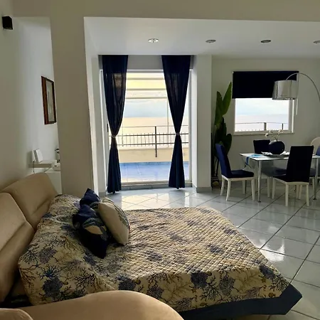 Normale's Sea View Apartment Meta