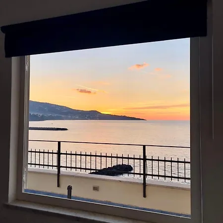 Normale's Sea View Apartment